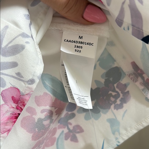 New, Floral V-Neck Women's Top - Picture 5 of 6